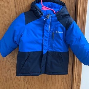 New without tag navy/royal blue Columbia coat size 3t